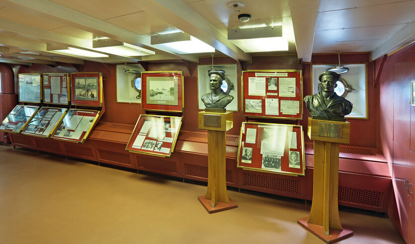 Крейсер «Аврора» — Музеи