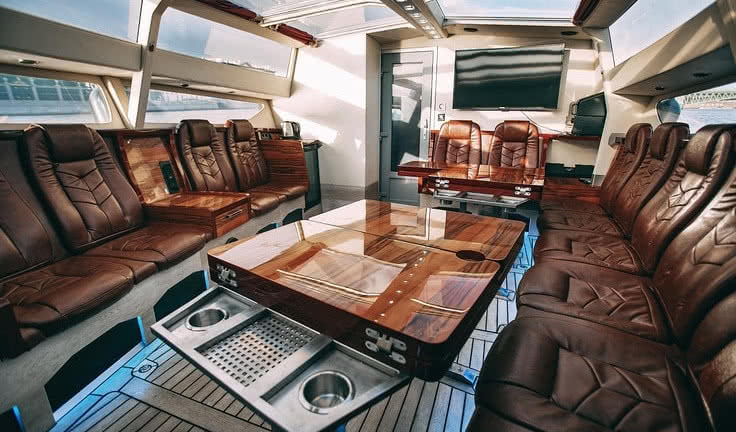 Салон яхты – аренда катера в СПб от 6000 рублей
