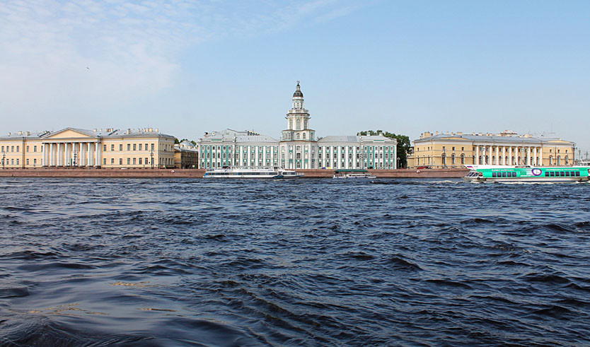 Вид с воды на Университетскую набережную — Пешеходные экскурсии от 800 рублей