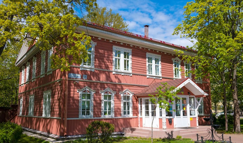 Дачные сплетни имперской столицы — автобусные экскурсии от 940 руб.