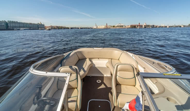 Корма катера – аренда катера в СПб от 9500 рублей
