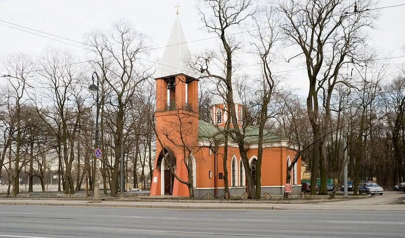 Каменный остров, часть 2 – пешеходные экскурсии для заказных групп от 290 рублей