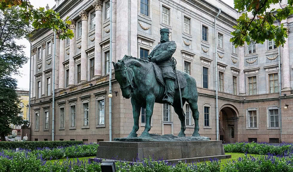 Памятник императору Александру III – автобусные экскурсии от 1800 рублей