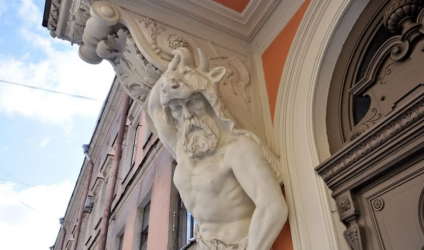 Лепной декор доходного дома С. Ф. Англареса – пешеходные экскурсии