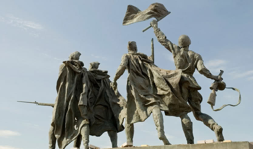 Монумент героическим защитникам Ленинграда – сборные экскурсии для школьников в Санкт-Петербурге