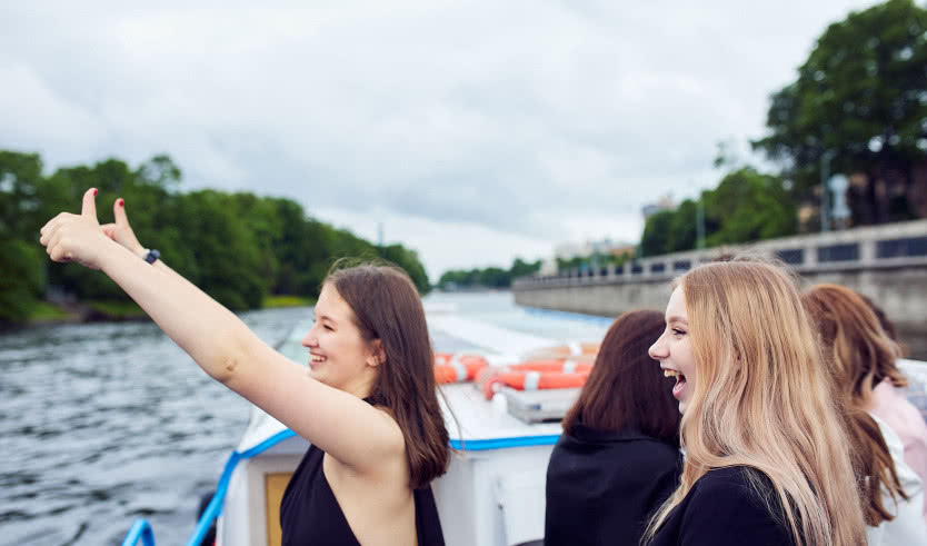Выпускники на теплоходе – выпускные вечера для 9 класса от 8350 рублей