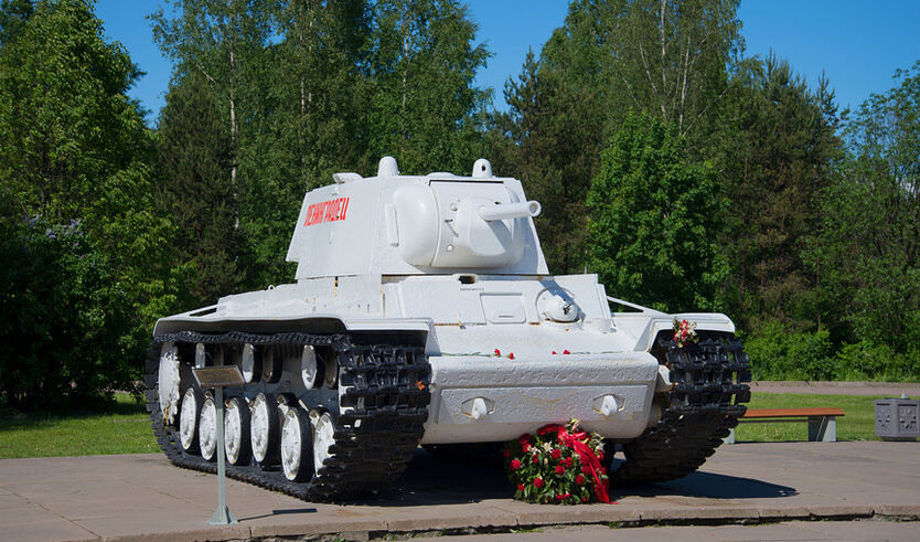 На месте том, пустом доныне, трава живая не растет... (Невский пятачок - Синявинские высоты - Сологубовка) — Автобусные загородные