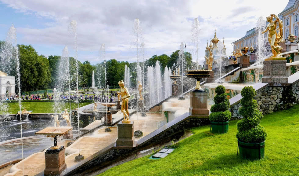 Фонтаны Петергофа - достопримечательность
