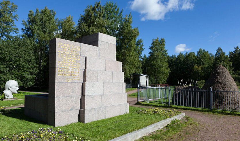 Красный маршрут революции: по местам В.И. Ленина в Петербурге и области — Автобусные загородные