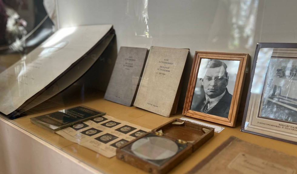 Витрина с экспонатами – музеи от 1400 рублей