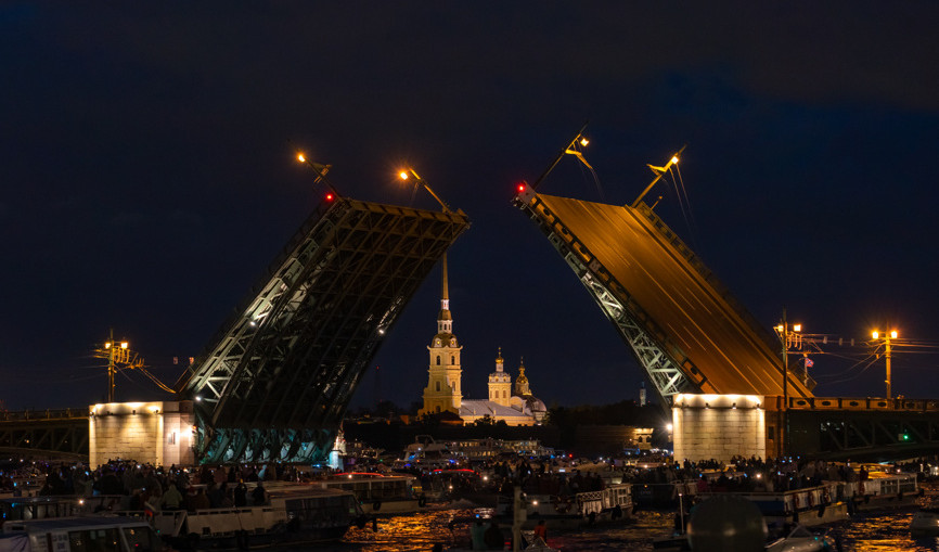 Ночной Саксофон - экскурсии по Неве - фото №3 - фотобанк Лори