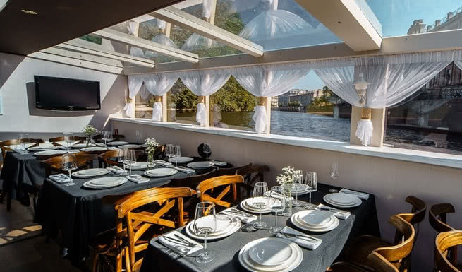 Сервиз – аренда теплохода в СПб от 9000 рублей