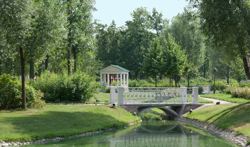 Пруд в саду Г.Р. Державина — дворцы и особняки от 1150 рублей