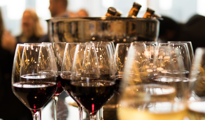 Бокалы вина – экскурсии в музеи и общественные учреждения от 2900 рублей