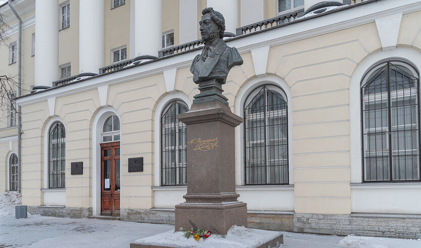 Пушкинский дом. Литература 1-й половины XIX века — Музеи