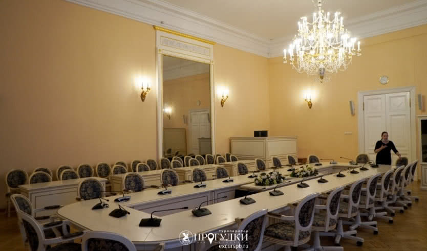 Интерьер Таврического дворца — Экскурсии для школьников в Санкт-Петербурге под заказ