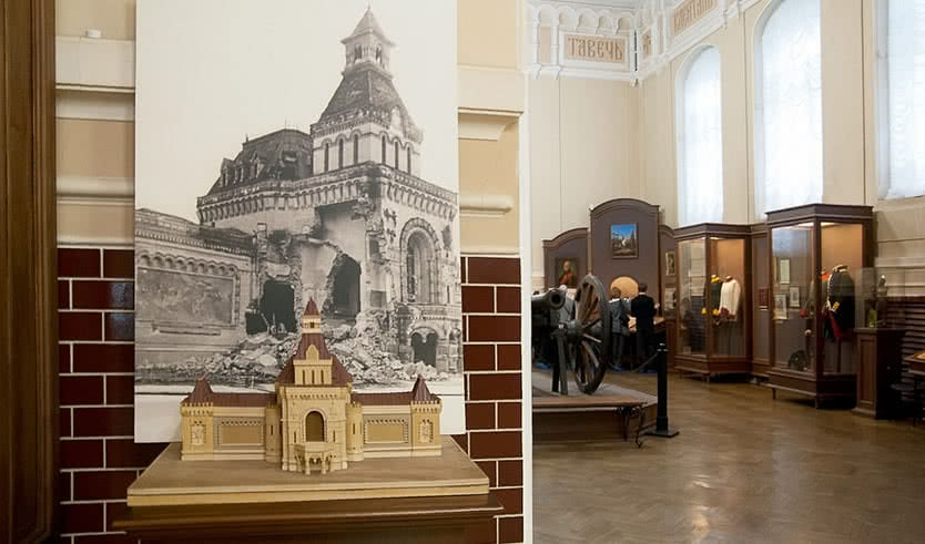 Макет музея в центральном зале – интерьерные экскурсии