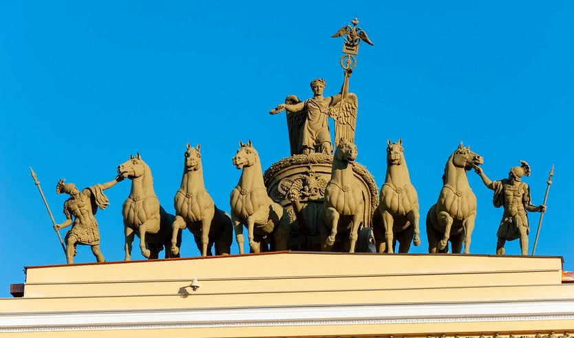 Колесница Славы на здании Главного штаба – автобусные обзорные от 1200 рублей