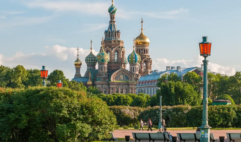 Вид с Марсова поля на Спас-на-Крови – vip-программы от 5000 рублей