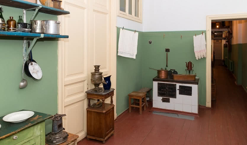 Фрагмент кухни в мемориальной квартире – экскурсии и программы для детей от 320 рублей