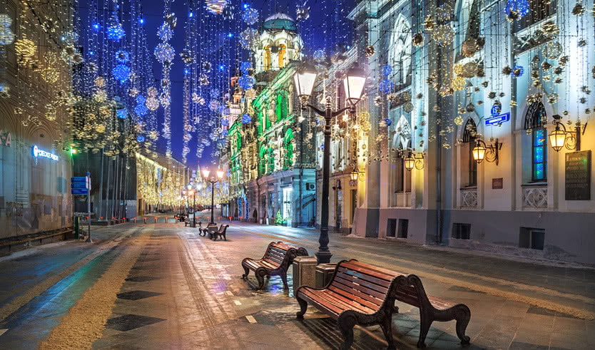 Новогодние украшения на улице Никольской — Туры в СПб от 28200 рублей