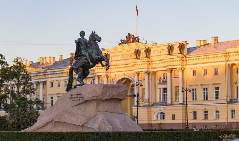 Тур в Санкт-Петербург для взрослых групп на 2 дня — индивидуальные туры в Петербург от 4275 рублей