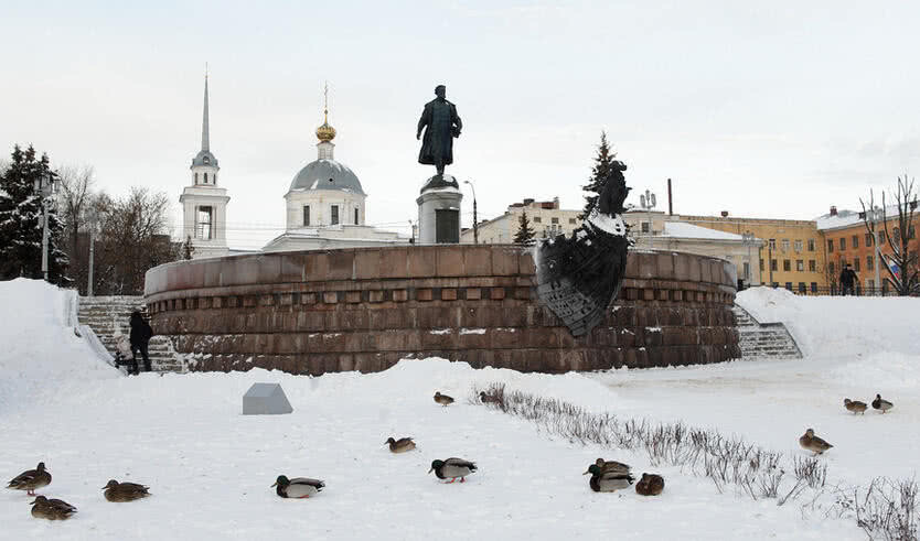 Памятник Афанасию Никитину в Твери - Туры в СПб от 24900 рублей
