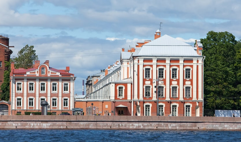Университетская набережная – Пешеходные экскурсии от 600 рублей