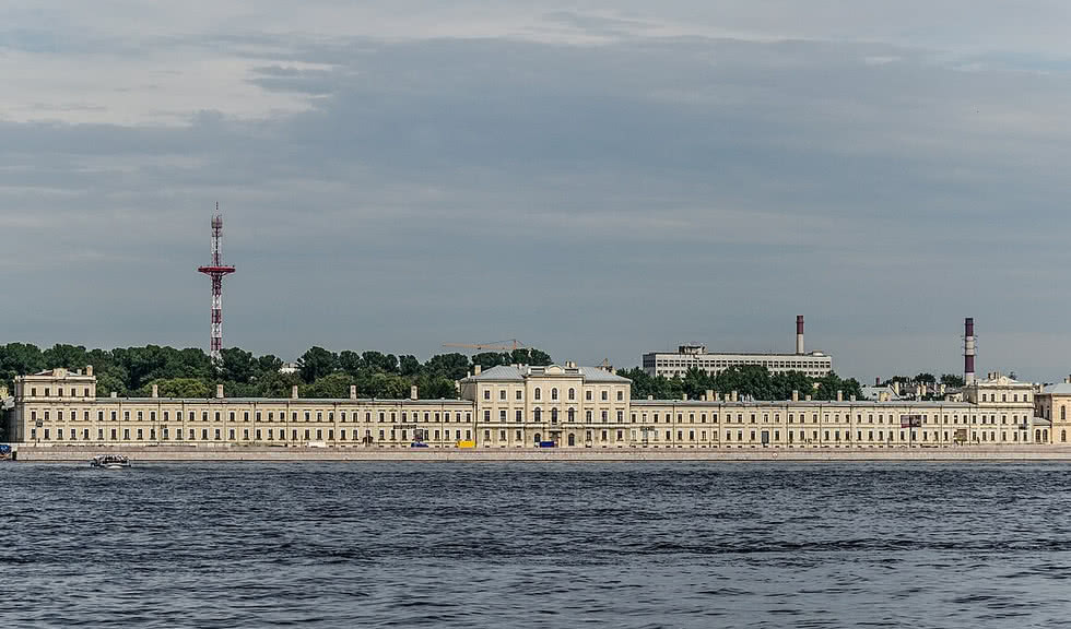 Здание клиник военно-медицинской академии – автобусные экскурсии от 1800 рублей
