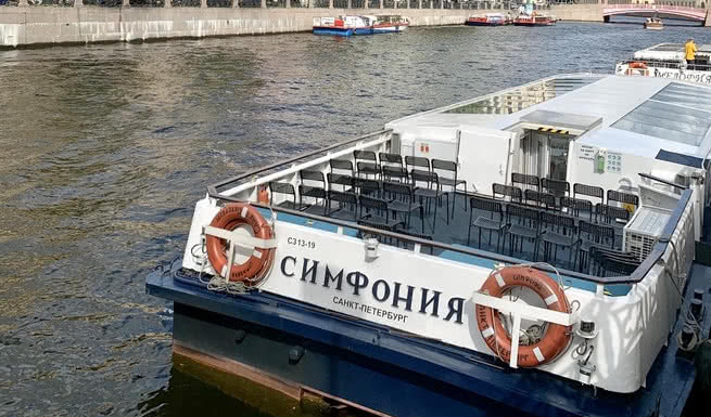 Аренда теплохода «Симфония» – аренда теплохода в СПб от 9000 рублей