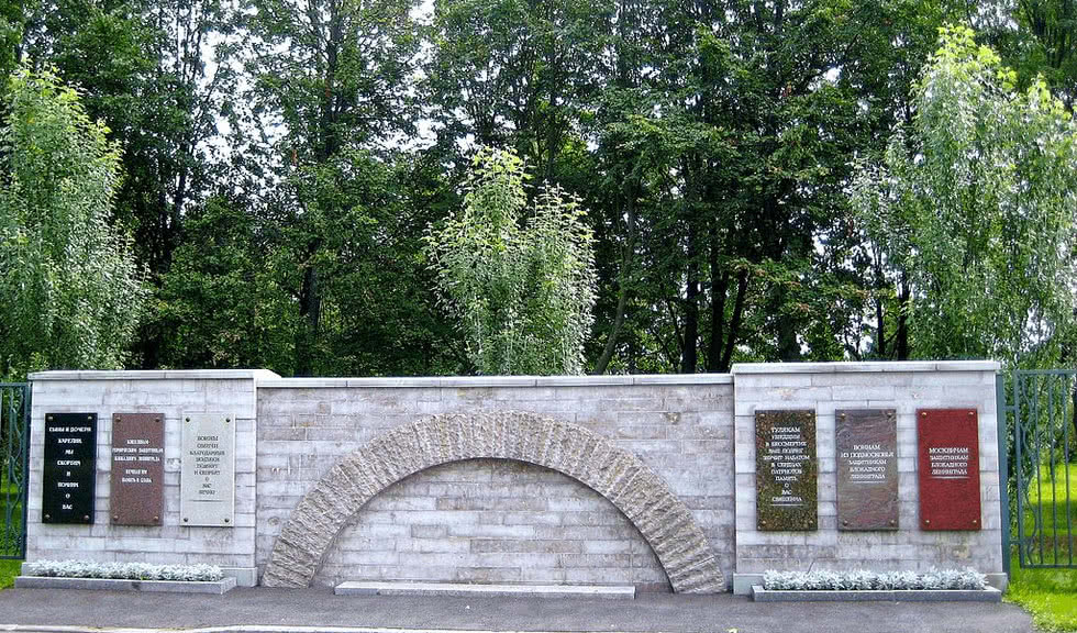 Пискарёвское мемориальное кладбище – туры в Санкт-Петербург для школьников от 19900 рублей