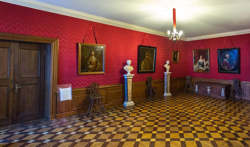 Портретная – дворцы и особняки от 390 рублей