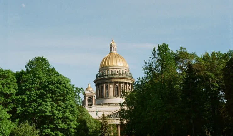 В Петербург с детьми! с пятницы, 5 дней – тур в СПб от 16540 рублей Photo by  Sergei Sviridov on Uplash