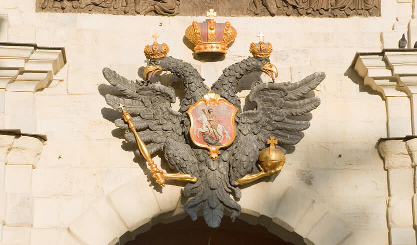 Двуглавый орел. Петровские ворота Петропавловской крепости – выпускные вечера для 9 класса от 8350 рублей