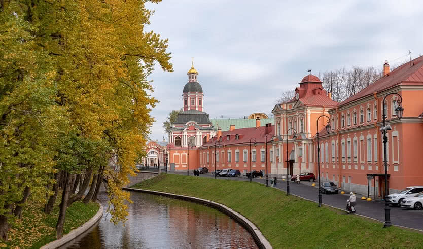 Александро-Невская лавра – пешеходные экскурсии для заказных групп от 290 рублей