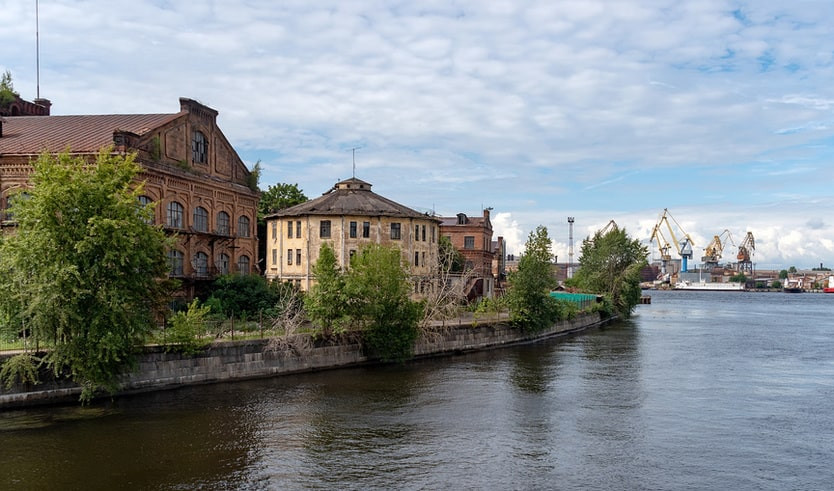 Старые здания на территории Морского порта – пешеходные экскурсии от 780 рублей