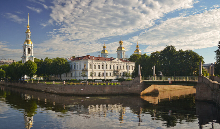Санкт-Петербург. Вид на Никольский Морской собор – водные экскурсии по рекам и каналам от 600 рублей