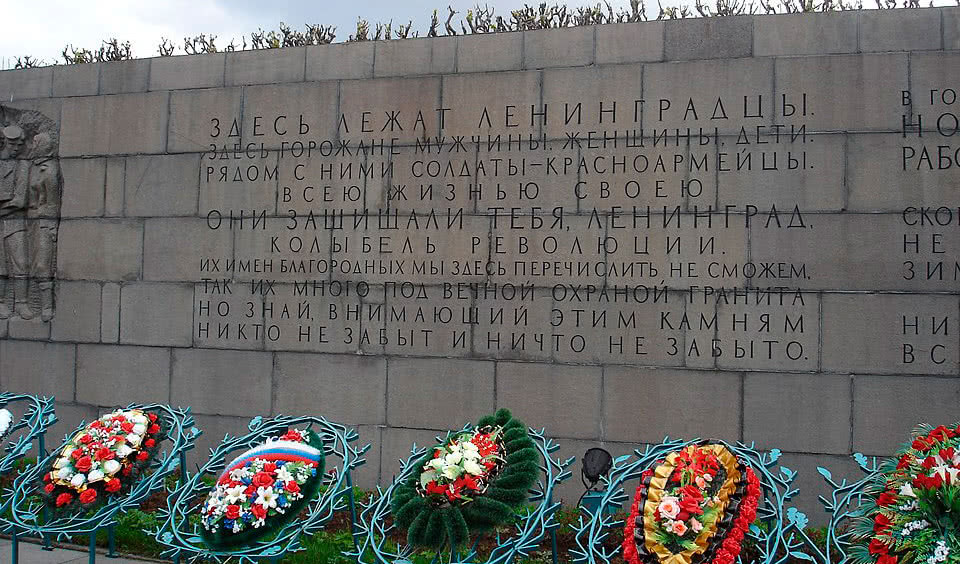 Монумент Мать-Родина. «Здесь лежат Ленинградцы...» – туры в Санкт-Петербург для школьников от 14200 рублей