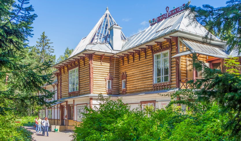 Дачные сплетни имперской столицы — автобусные экскурсии от 940 руб.