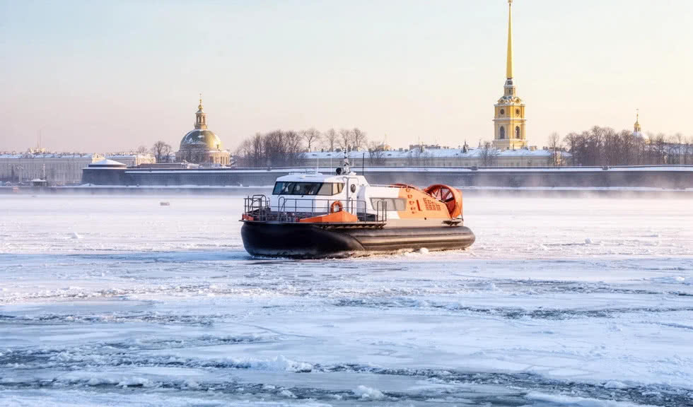 Ледяной драйв: прогулки на судах на воздушной подушке по Неве от 2200 рублей