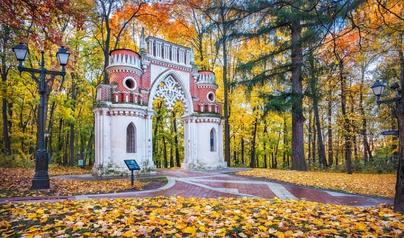 Виноградные ворота в осеннем парке Царицыно в Москве – туры в Москву от 6550 рублей 