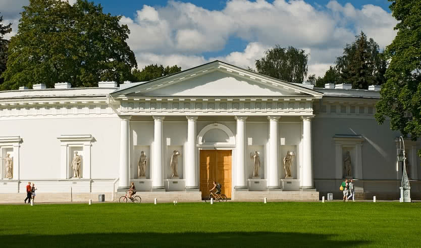 По Елагину острову – пешеходные экскурсии для заказных групп от 290 рублей