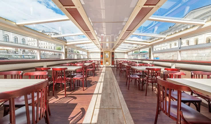 Столики – аренда теплохода в СПб от 13000 рублей