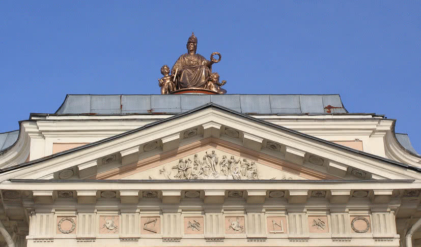 Фасад Академии художеств — Экскурсии и программы для детей от 240 рублей