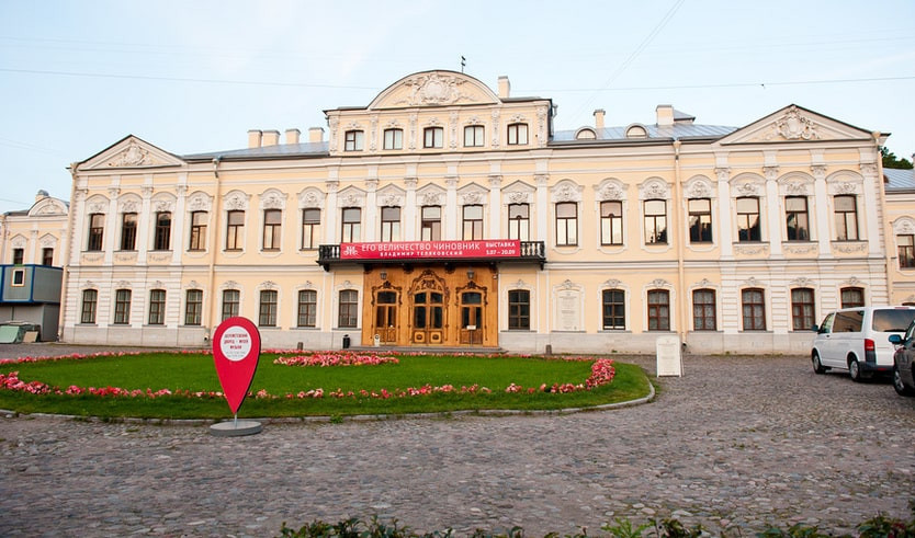 Фонтанный дом – автобусные экскурсии от 1700 рублей