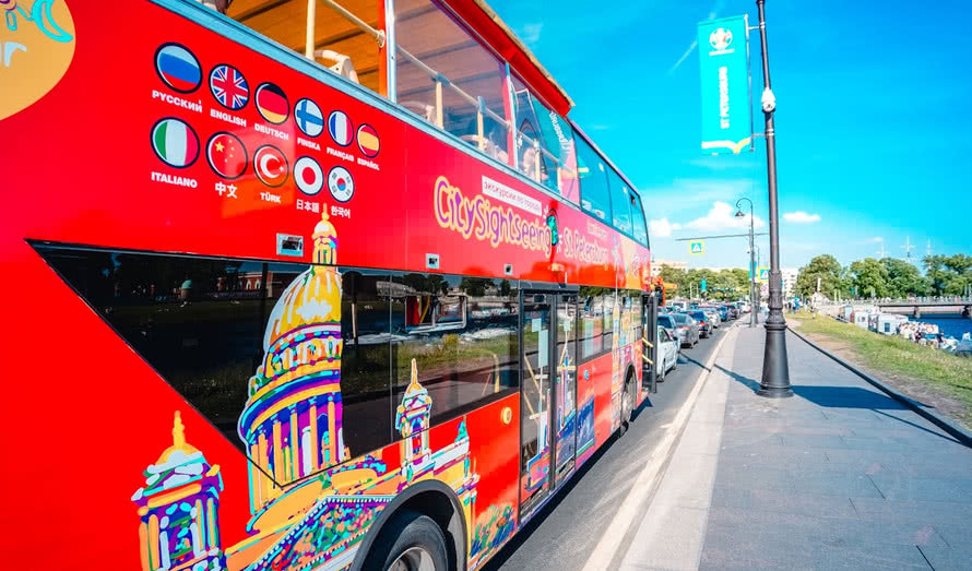 Обложка статьи ТОП-5 лучших обзорных автобусных экскурсий по Санкт-Петербургу в 2026 году