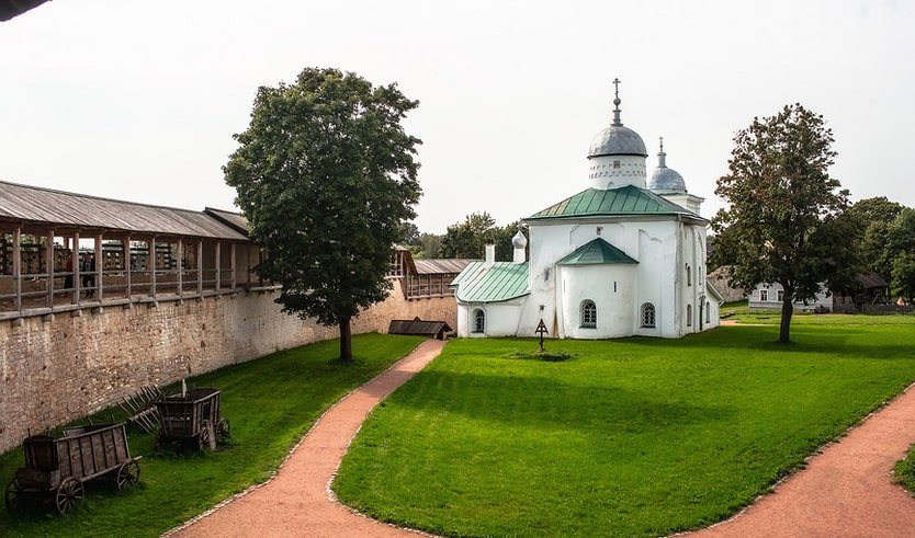Изборская крепость. Никольский собор – туры по Северо-Западу от 18850 рублей