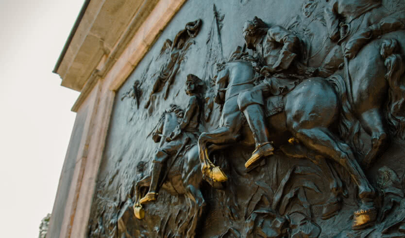 Памятник Петру I у Инженерного замка – выпускные вечера для 9 класса от 7800 рублей