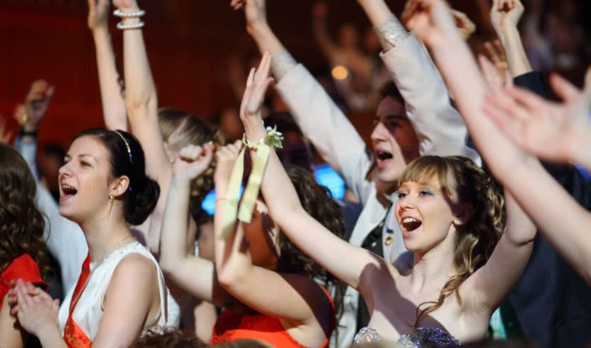 Выпускники – выпускные вечера для 9 класса от 7800 рублей