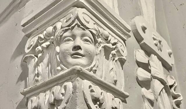 Фасад здания – пешеходные экскурсии от 2300 рублей